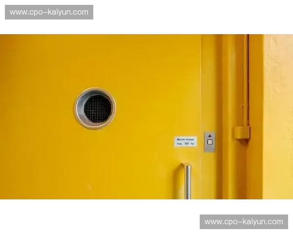 曼谷的烈日，京都的微雨：当“萨瓦迪卡”撞上“斯密马赛”，哪一种生活更解药？